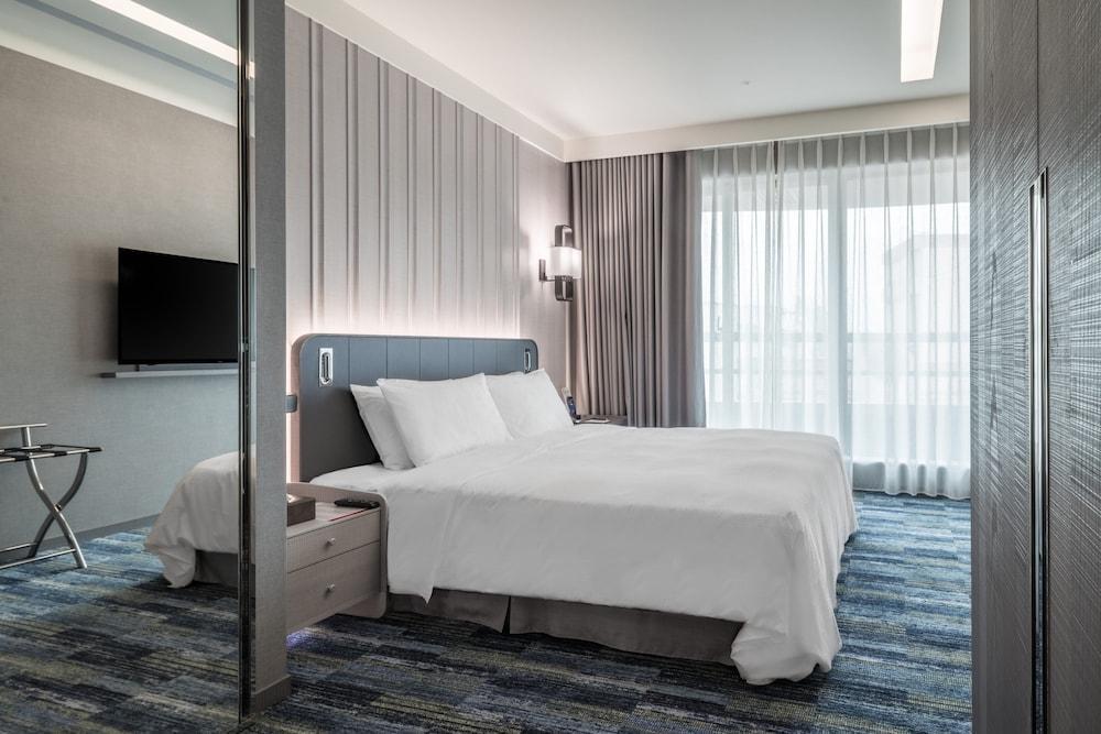 Chateau De Chine Hotel Таоуан Екстериор снимка
