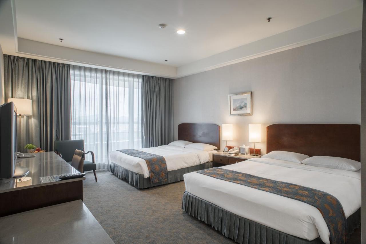 Chateau De Chine Hotel Таоуан Екстериор снимка